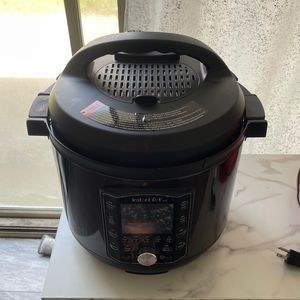 8 Qt Instant Pot Pro Pressure Cooker - 8 Settings